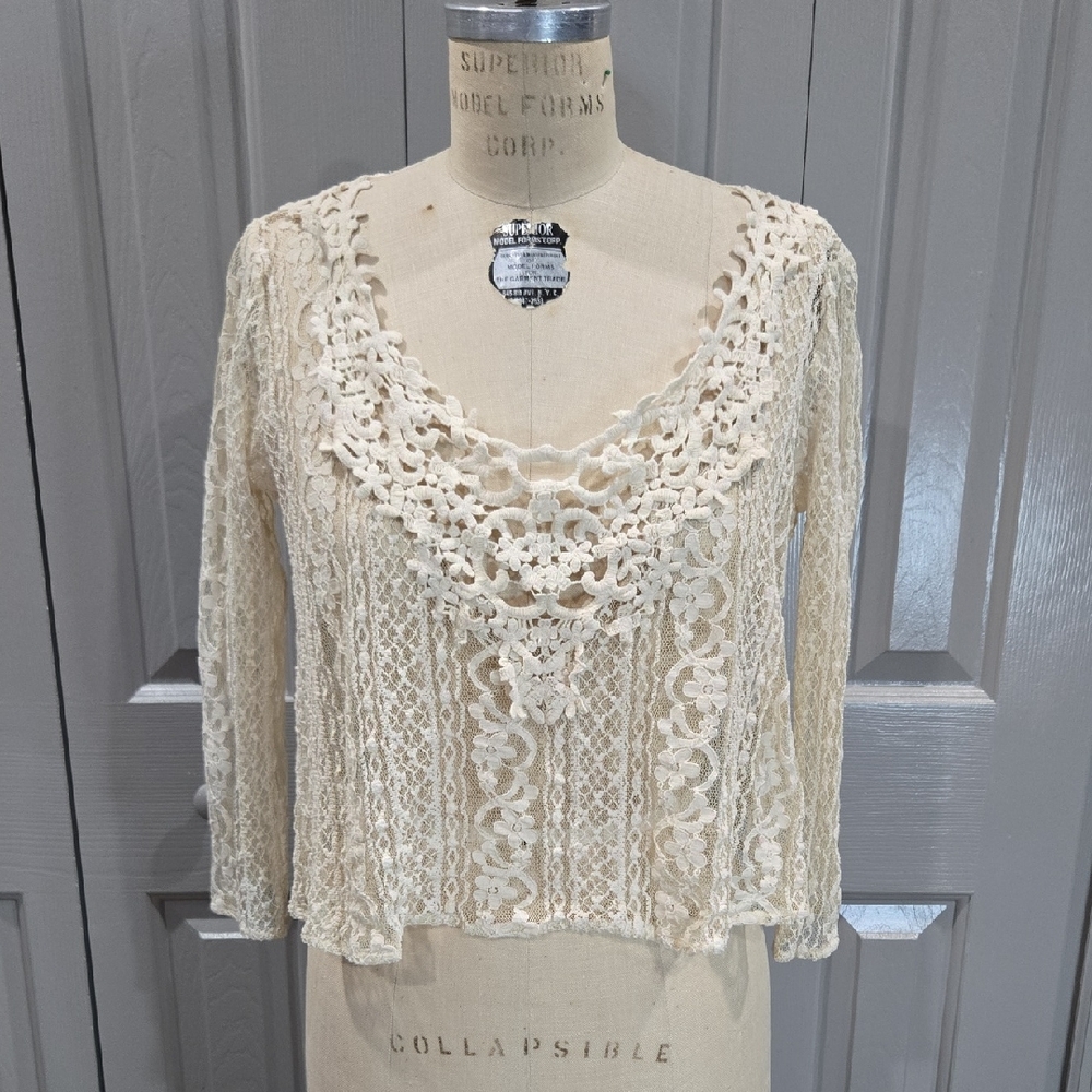 Hollister Beige Lace Crochet Top SIZE MEDIUM